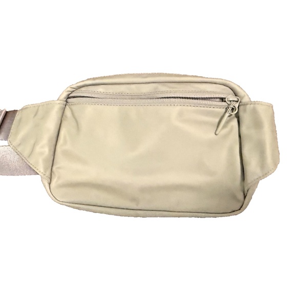 LULULEMON EVERYWHERE BELT BAG 1L — WARM ASH GREY — NWT - Picture 5 of 6